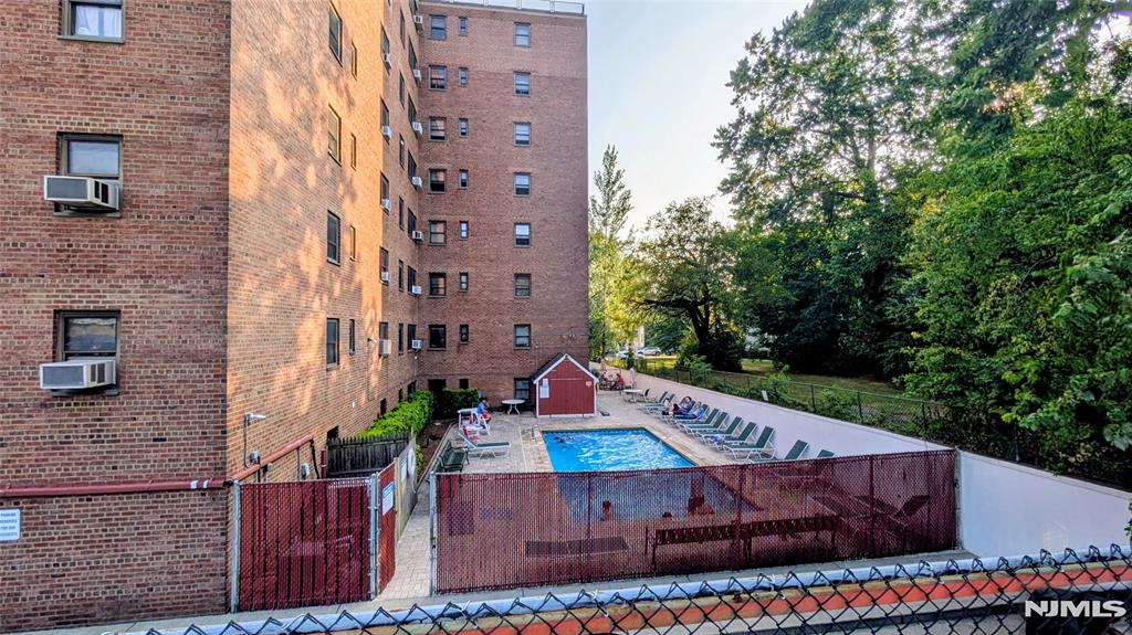 208 Anderson Street S5D