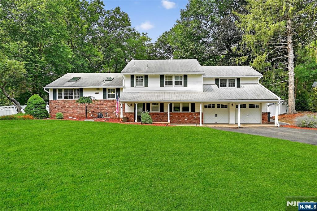 820 Clauss Lane