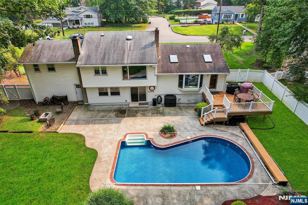 820 Clauss Lane
