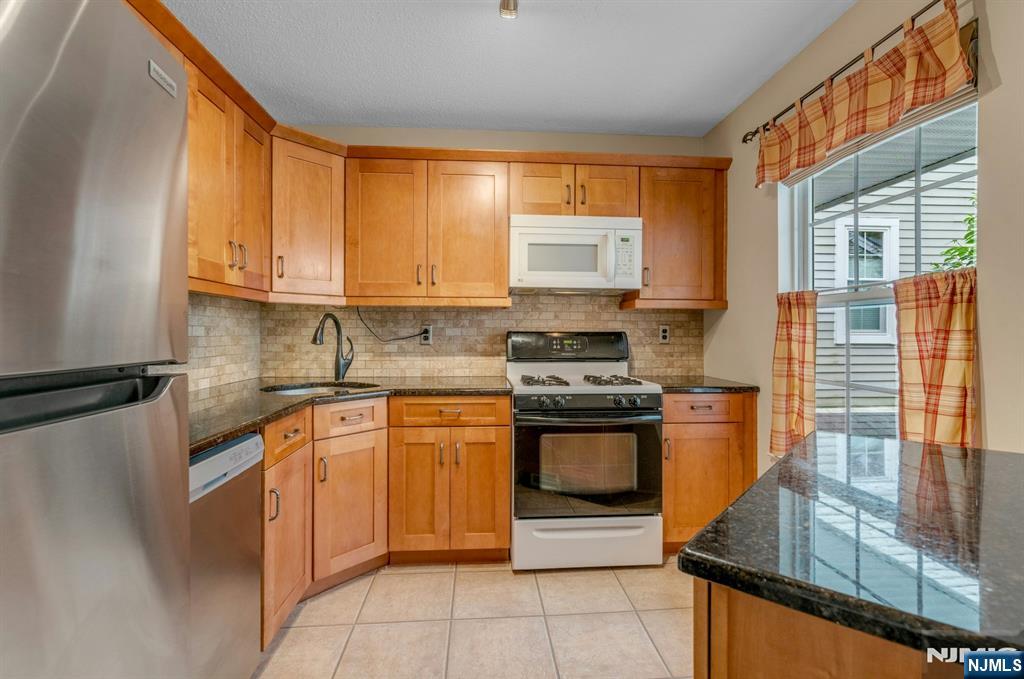 1121 Hyde Park Court