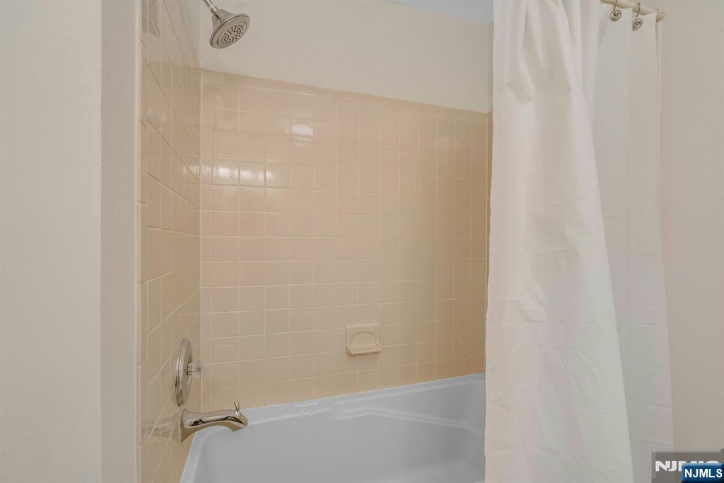 1121 Hyde Park Court