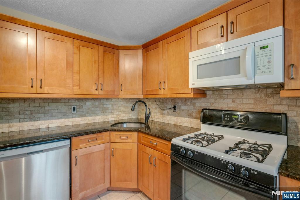 1121 Hyde Park Court