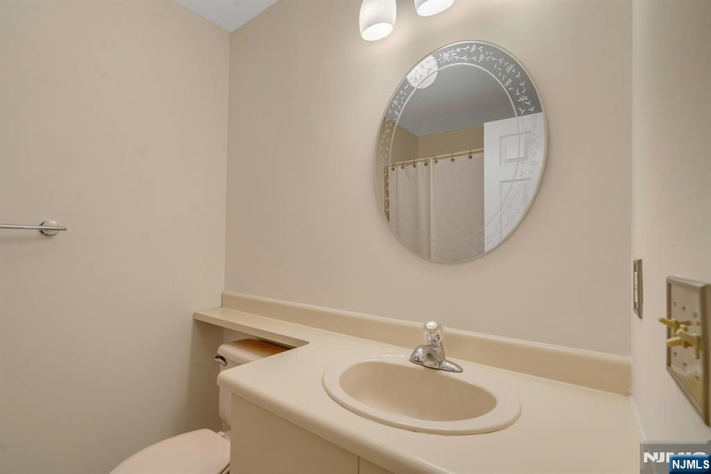 1121 Hyde Park Court