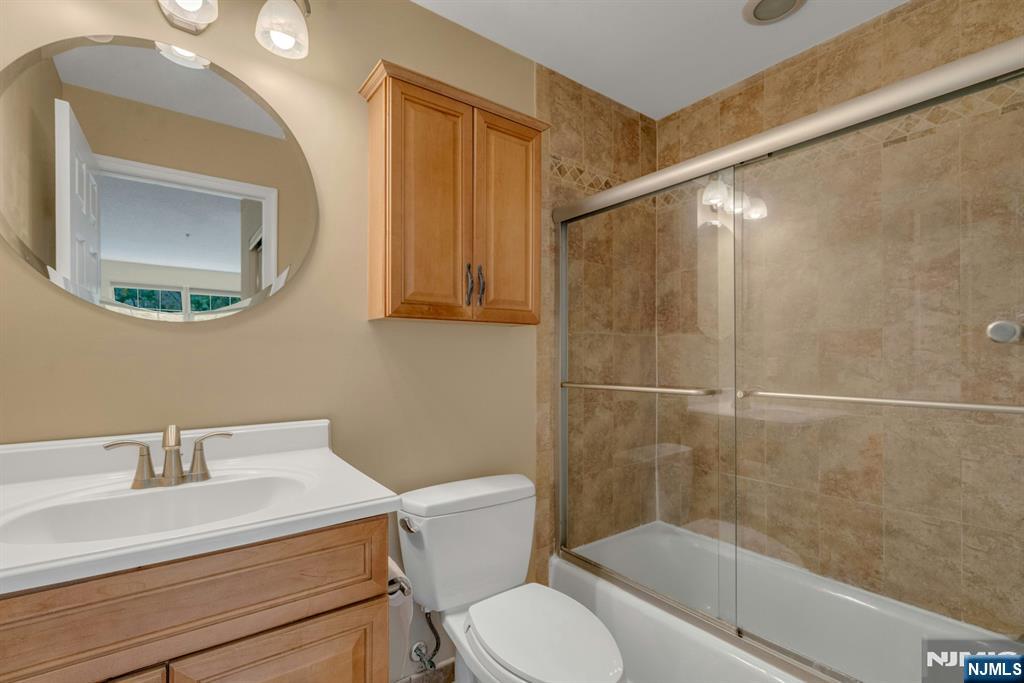 1121 Hyde Park Court