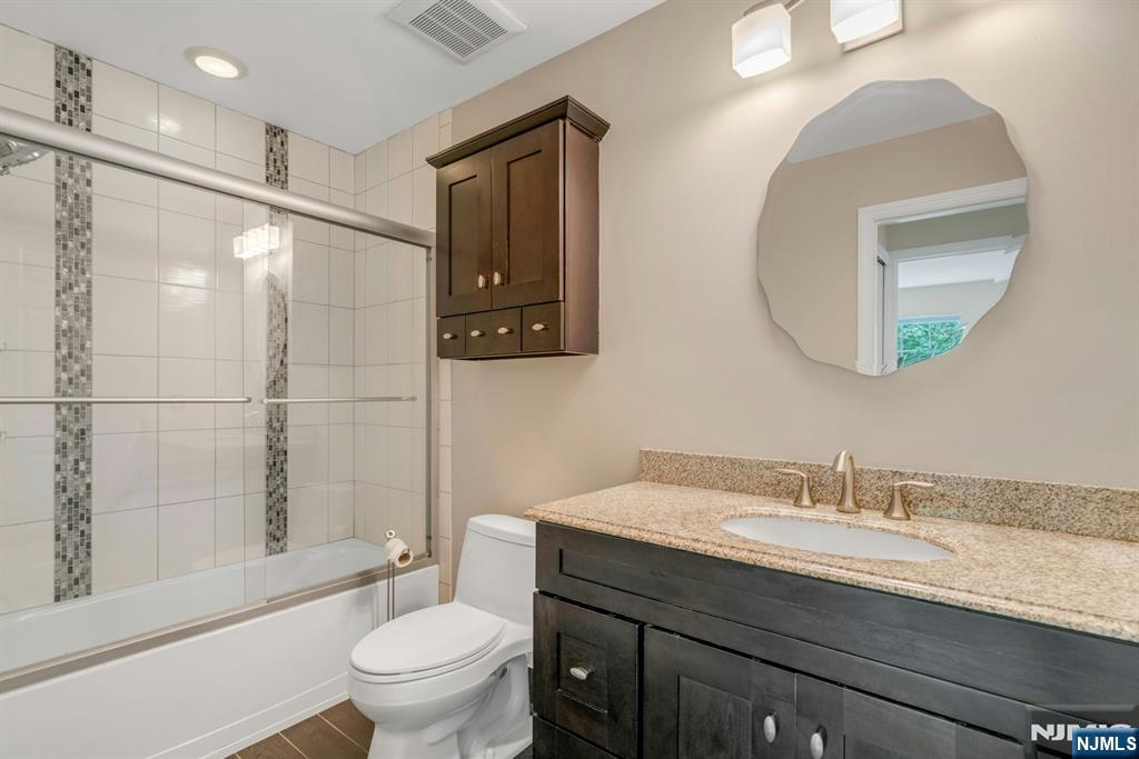 1121 Hyde Park Court