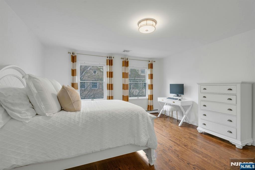 54 Hawthorne Avenue D