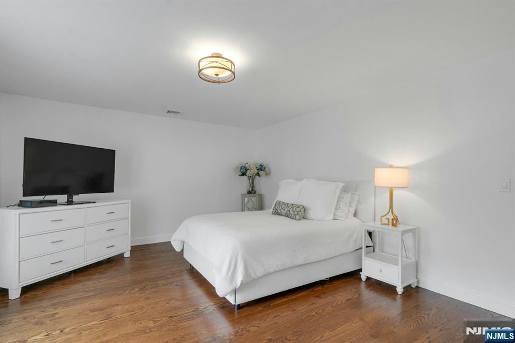 54 Hawthorne Avenue D