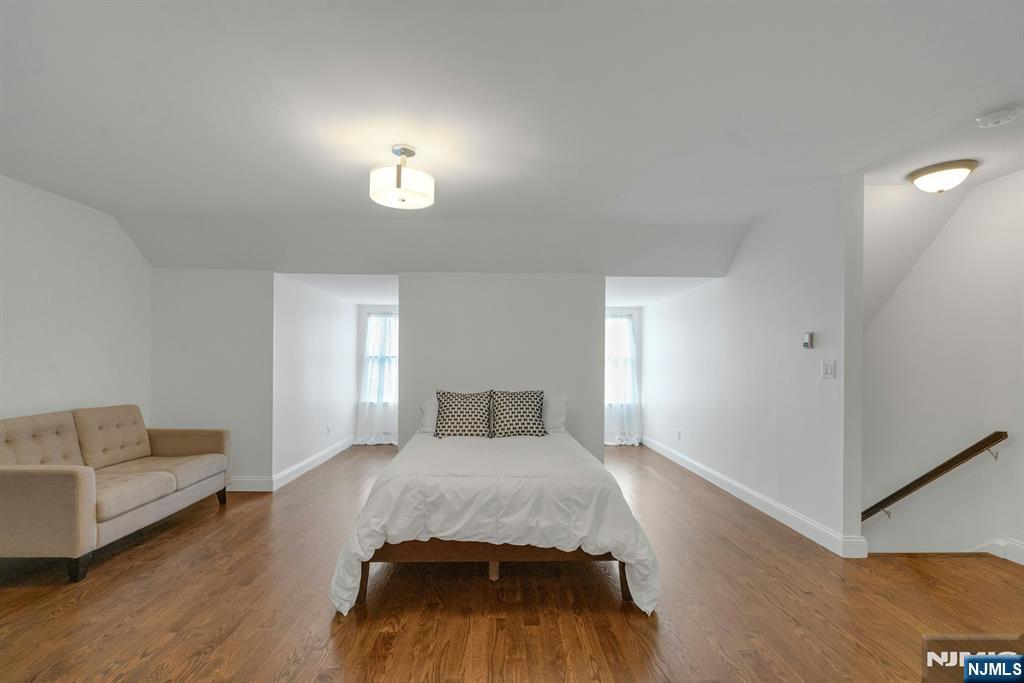 54 Hawthorne Avenue D