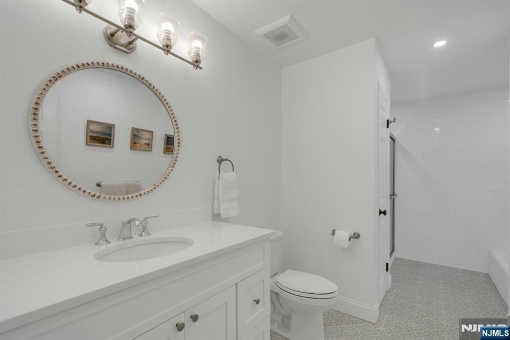 54 Hawthorne Avenue D