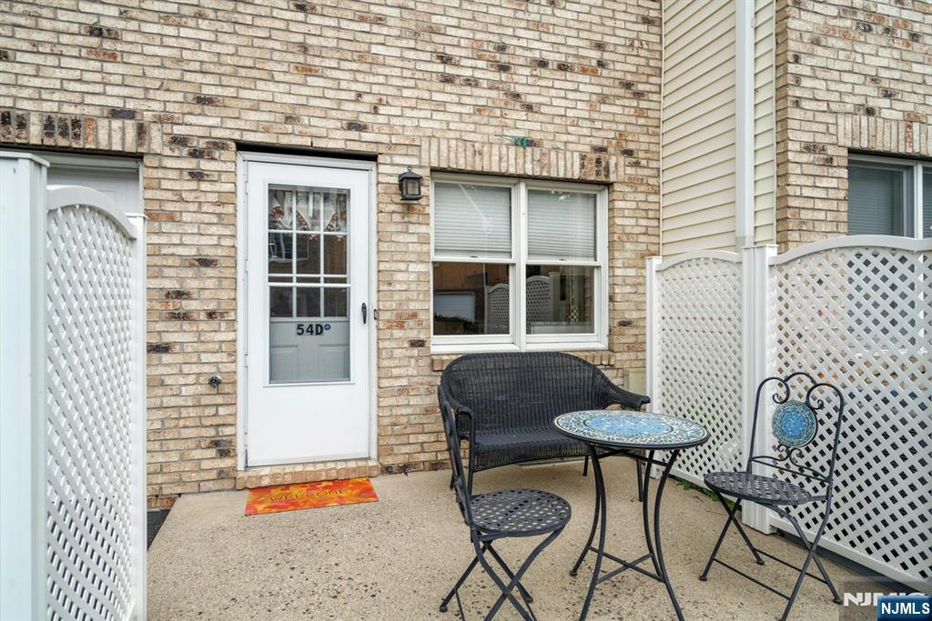 54 Hawthorne Avenue D