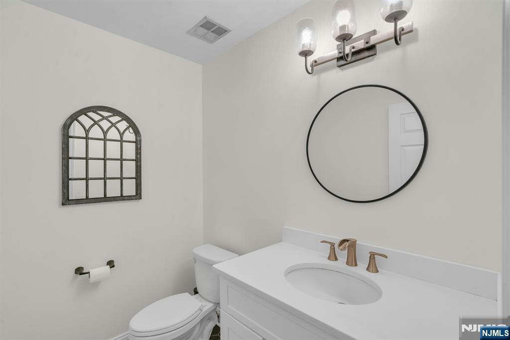 54 Hawthorne Avenue D