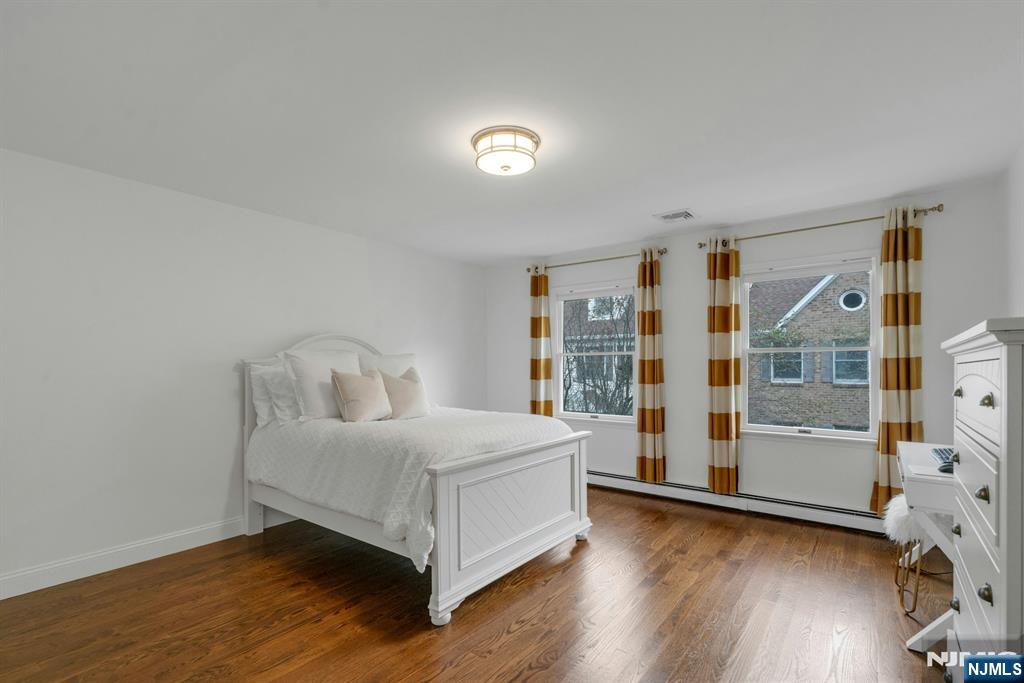 54 Hawthorne Avenue D