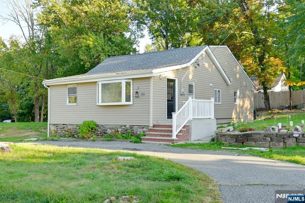 16 2nd Avenue