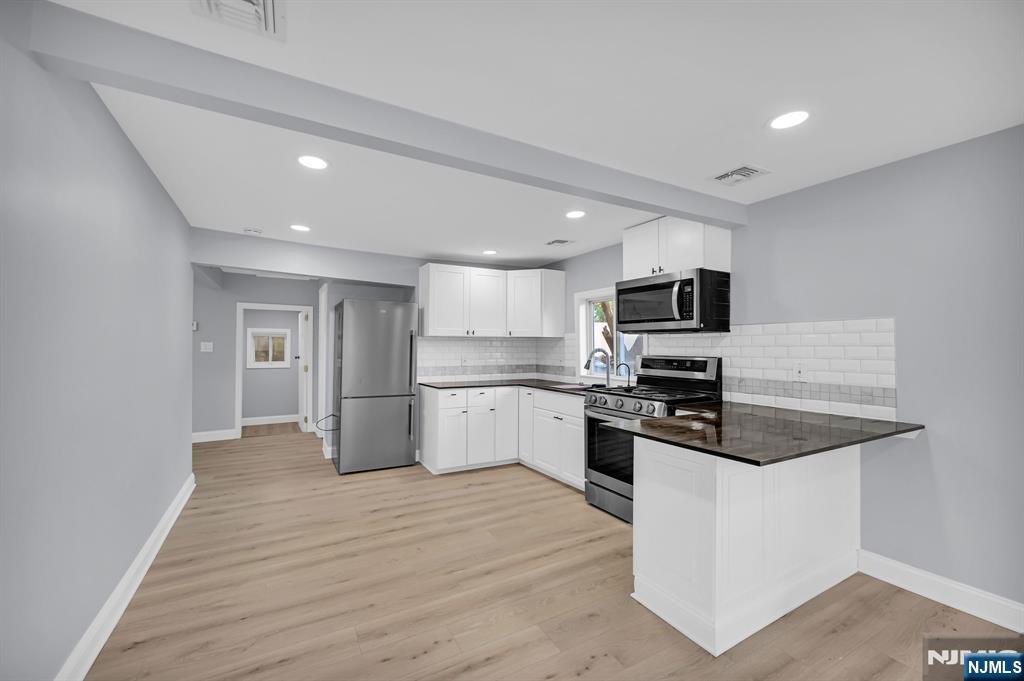 16 2nd Avenue