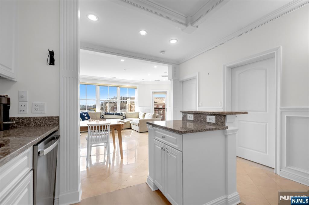 22 Ave At Port Imperial 403