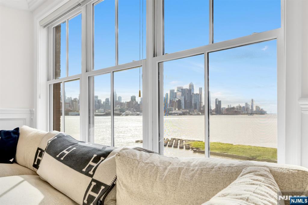 22 Ave At Port Imperial 403