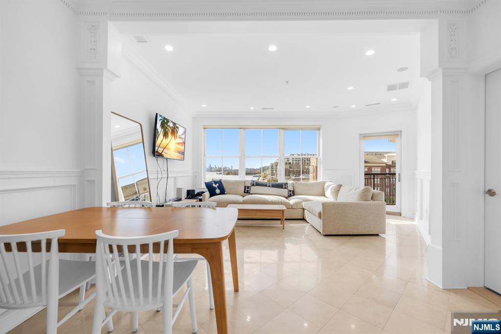 22 Ave At Port Imperial 403