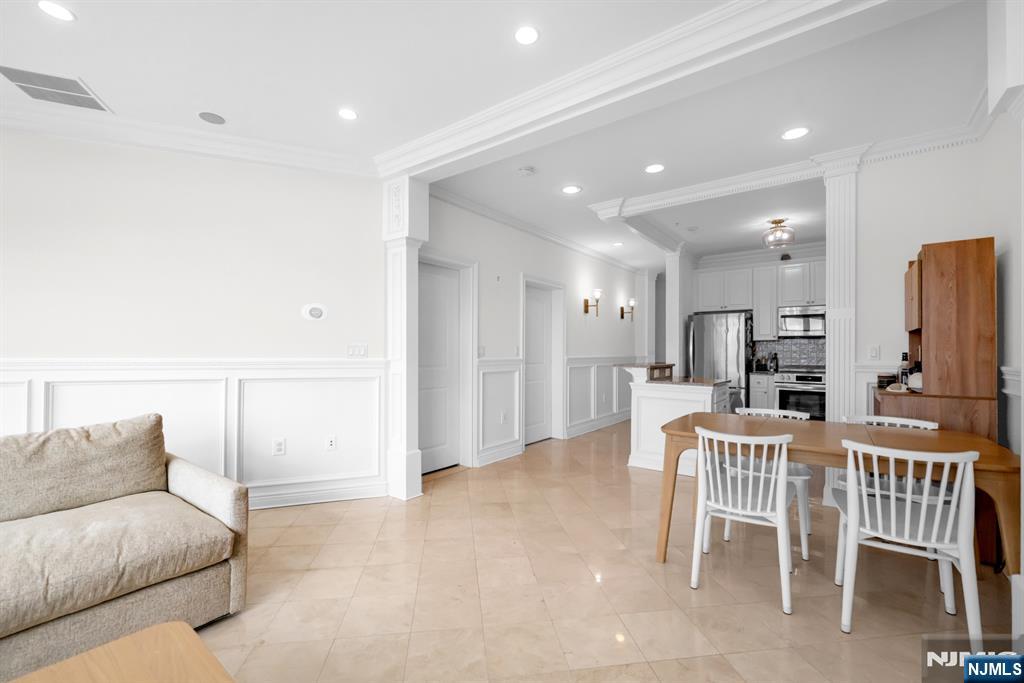 22 Ave At Port Imperial 403