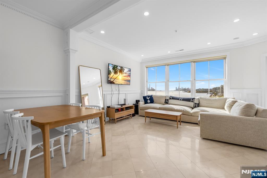 22 Ave At Port Imperial 403