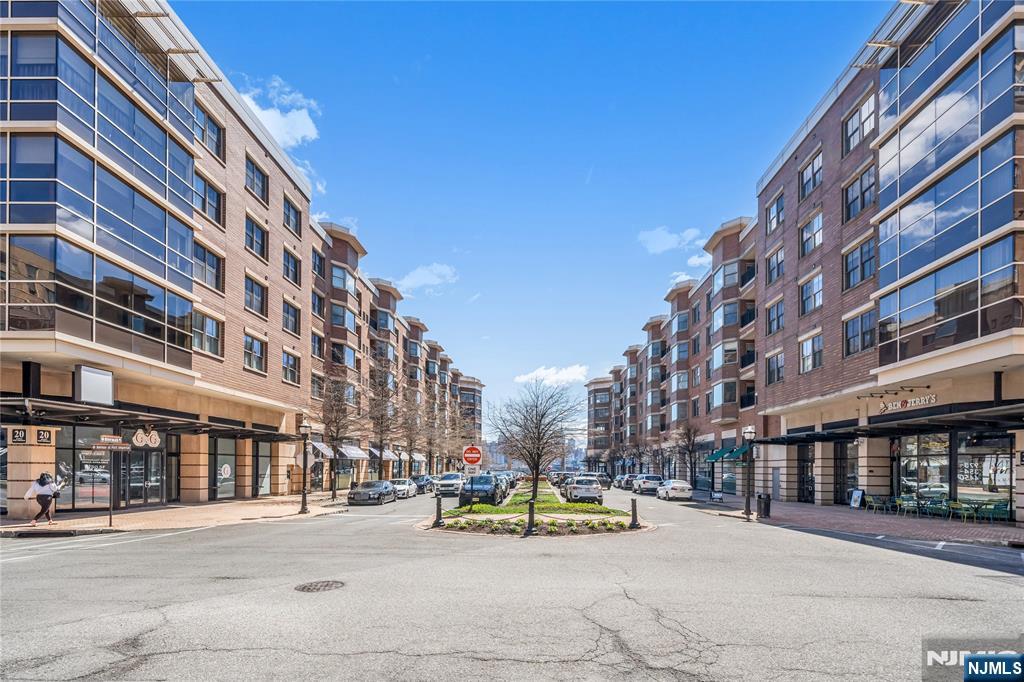 22 Ave At Port Imperial 403