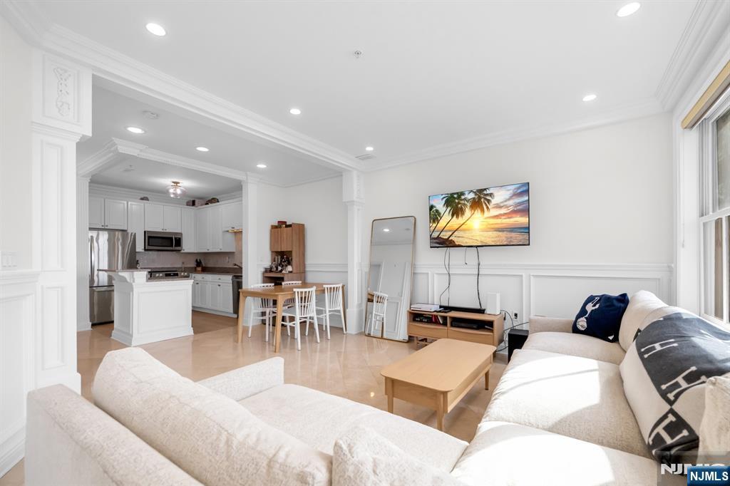 22 Ave At Port Imperial 403