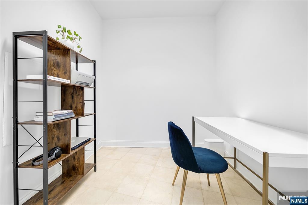 22 Ave At Port Imperial 403