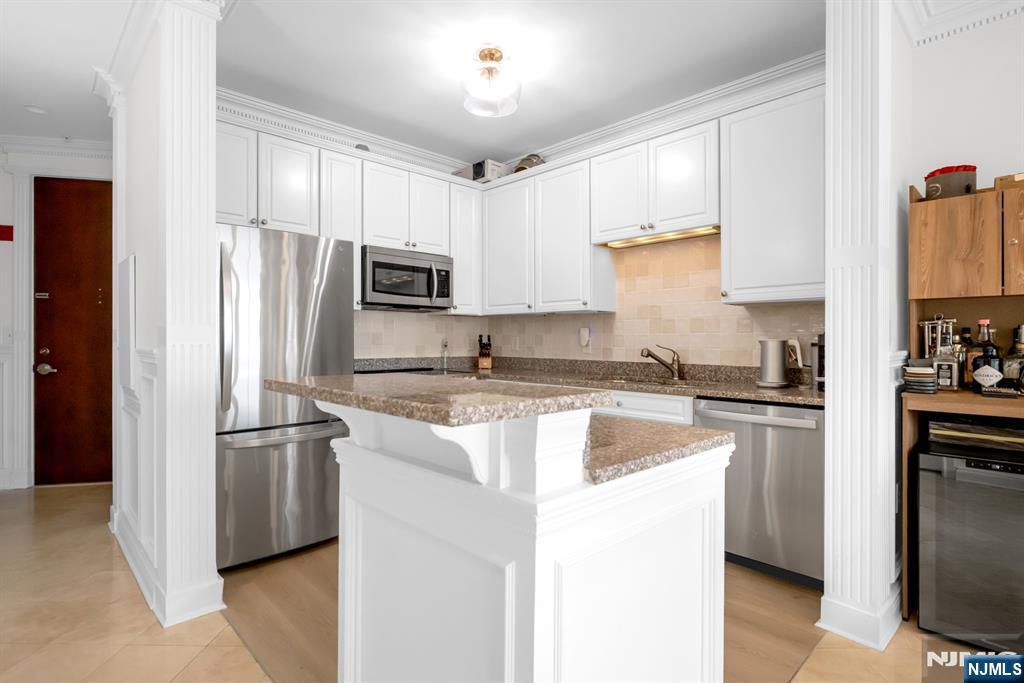 22 Ave At Port Imperial 403