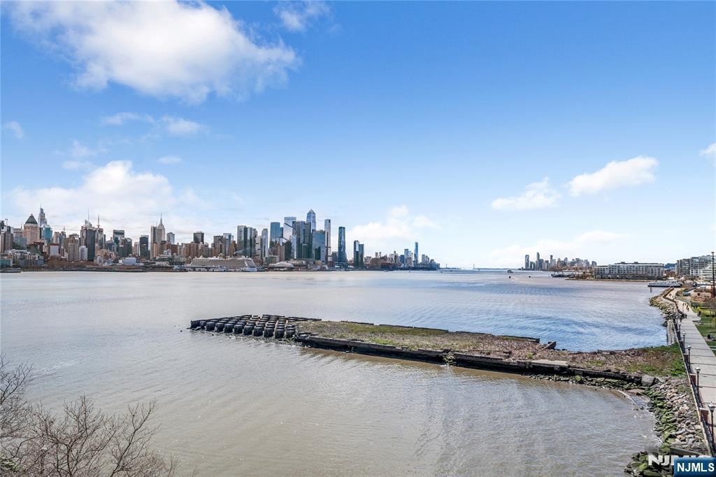 22 Ave At Port Imperial 403