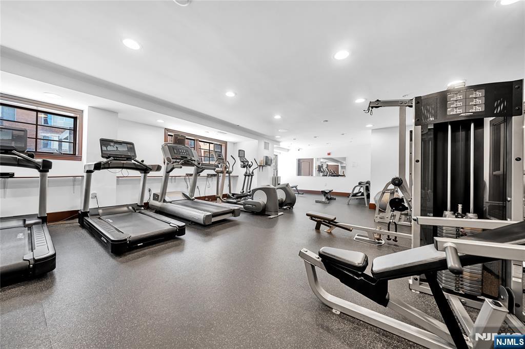 22 Ave At Port Imperial 403