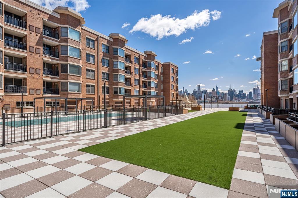 22 Ave At Port Imperial 403