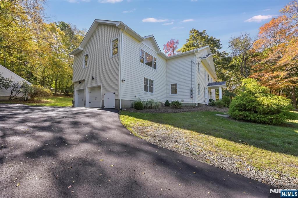 174 Upper Saddle River Road