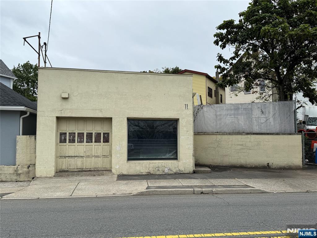 11 Railroad Avenue