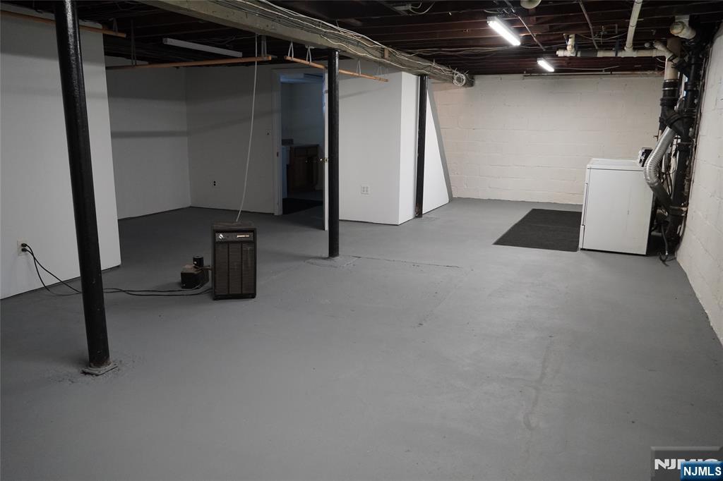 37 Hawthorne Avenue B