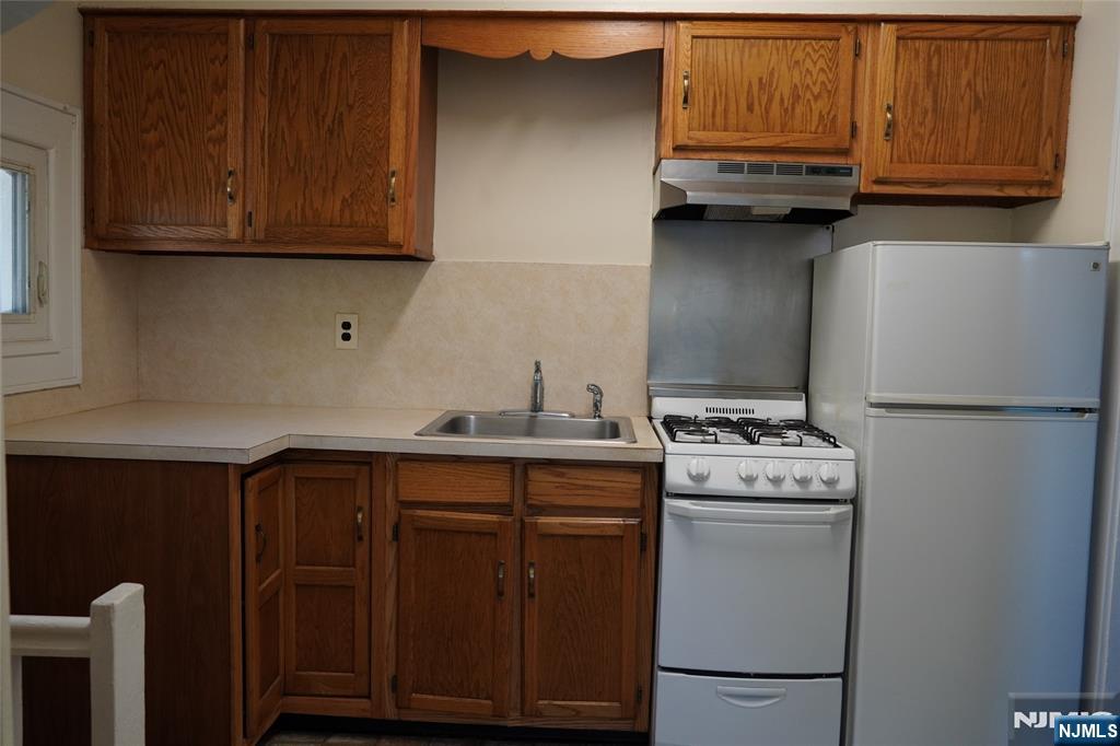 37 Hawthorne Avenue B