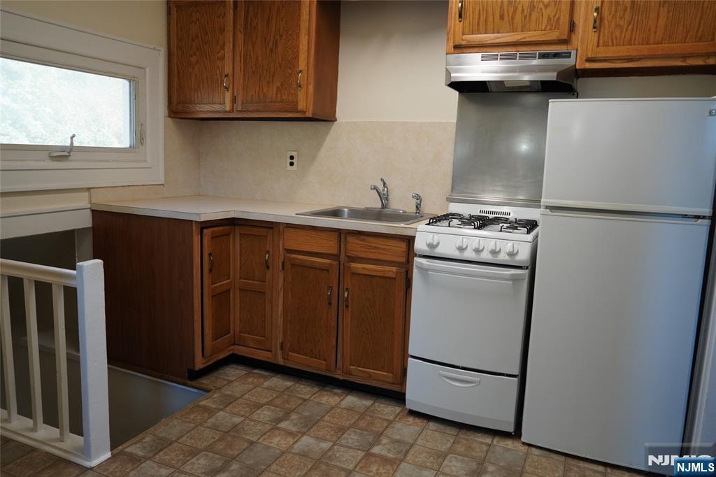 37 Hawthorne Avenue B