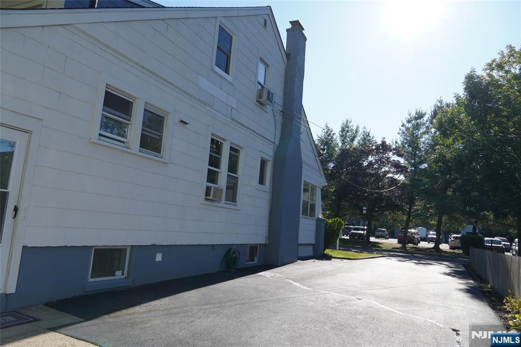 37 Hawthorne Avenue B