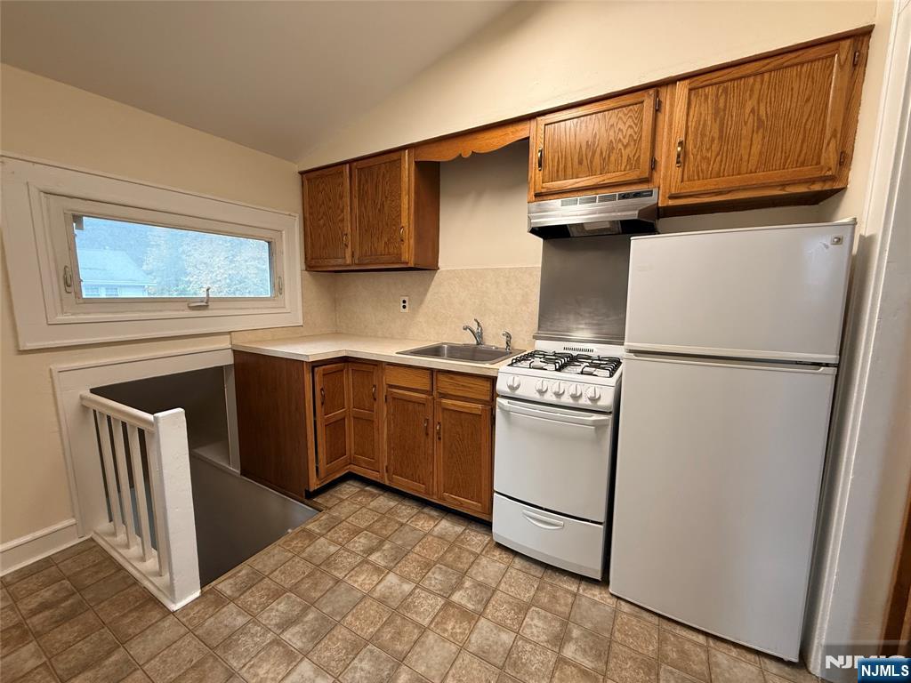 37 Hawthorne Avenue B