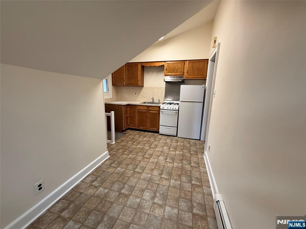 37 Hawthorne Avenue B