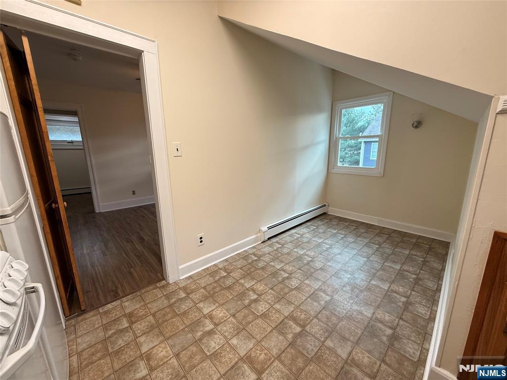 37 Hawthorne Avenue B