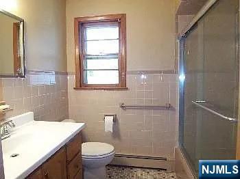 372 GILBERT Avenue 2