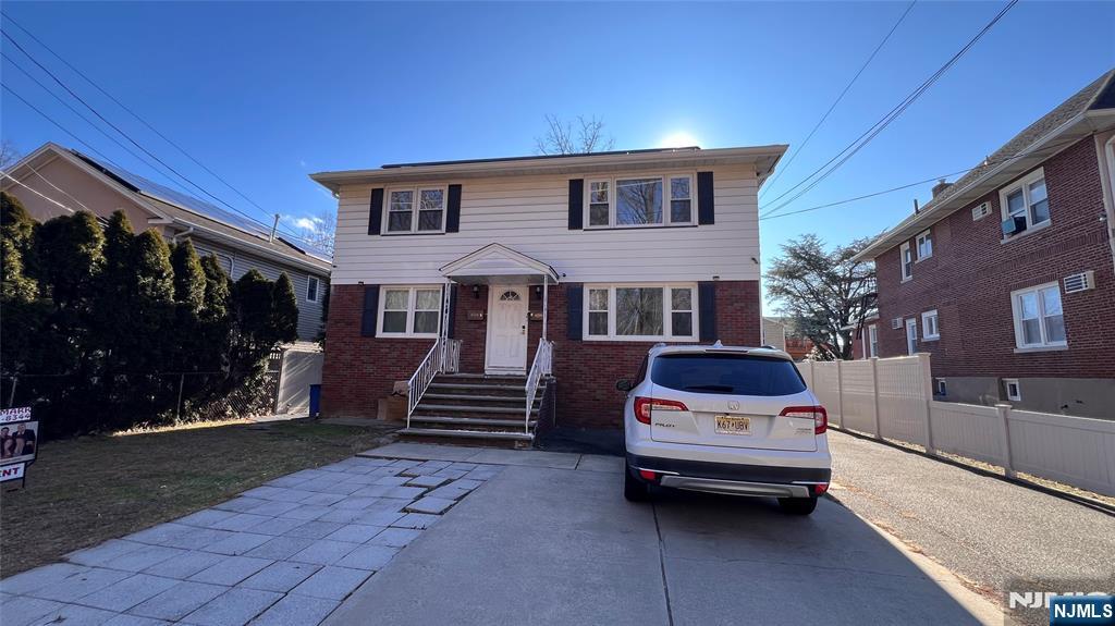 372 GILBERT Avenue 2