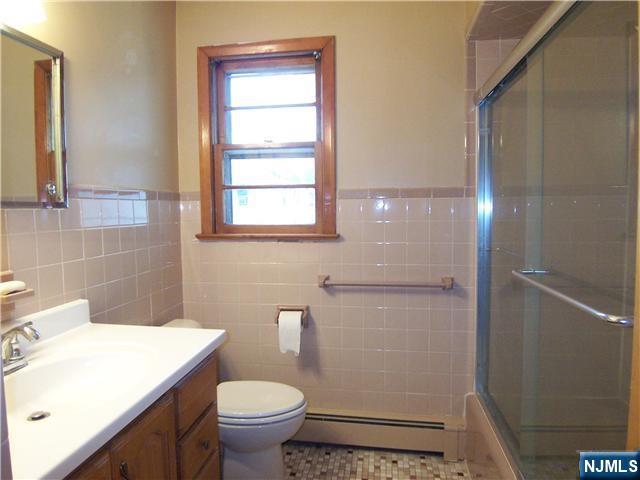 372 GILBERT Avenue 2