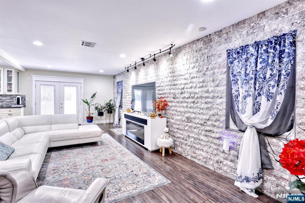 119 Crystal Street