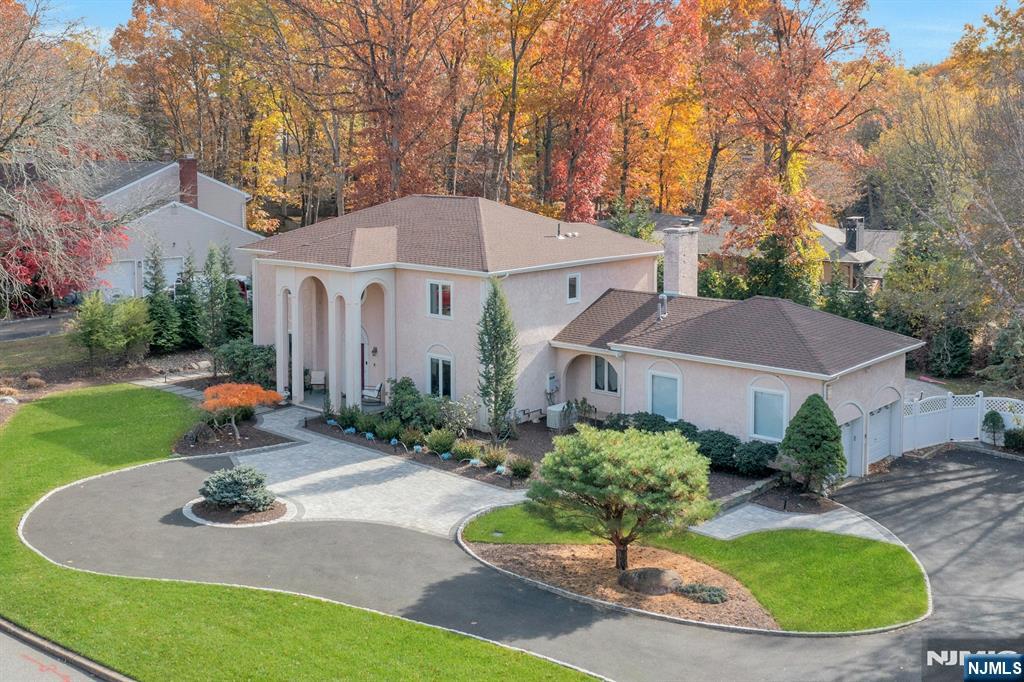 565 Faletti Way