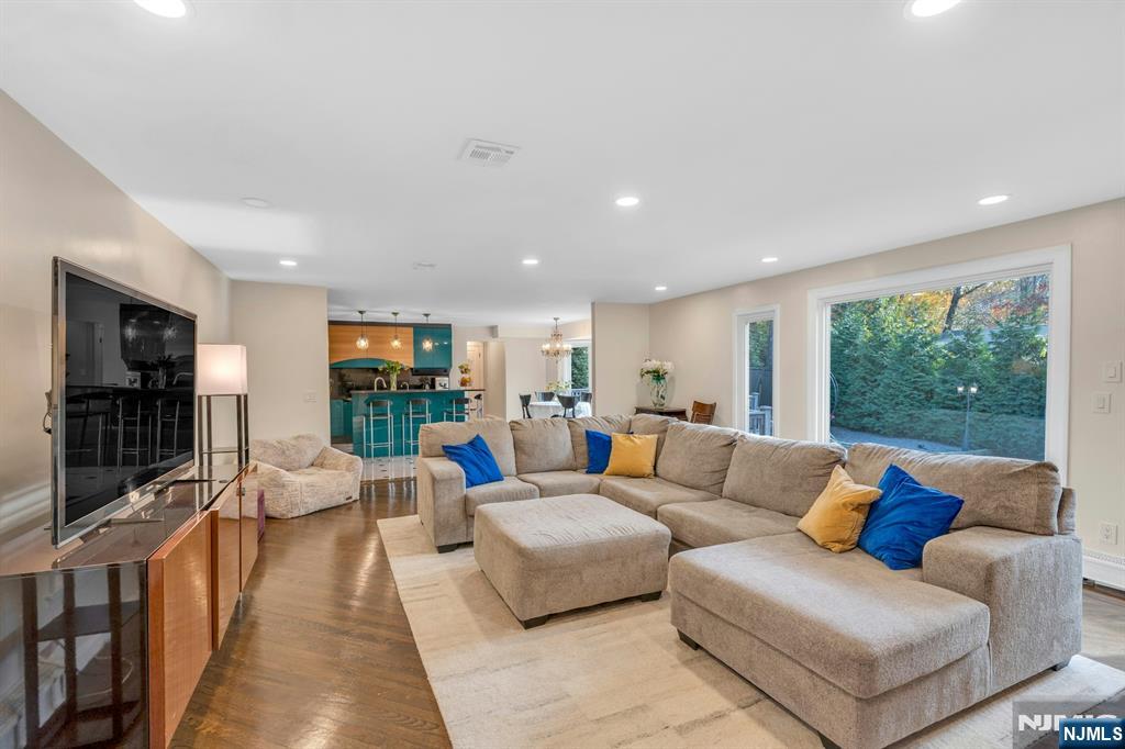 565 Faletti Way