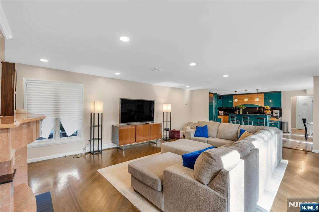 565 Faletti Way