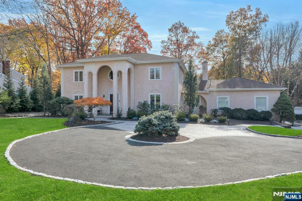 565 Faletti Way
