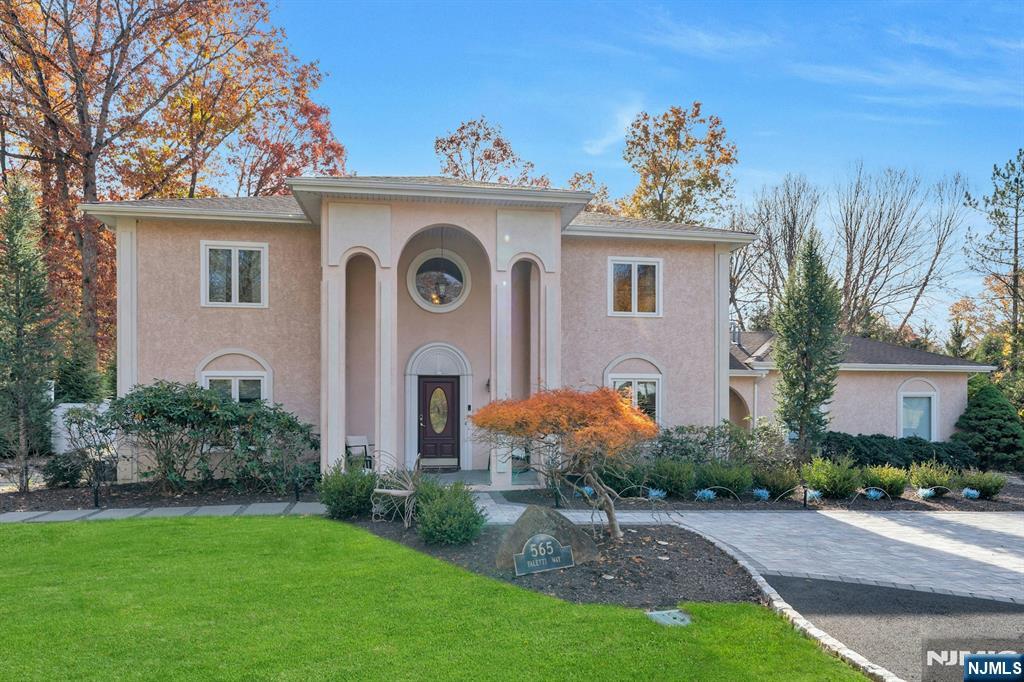 565 Faletti Way