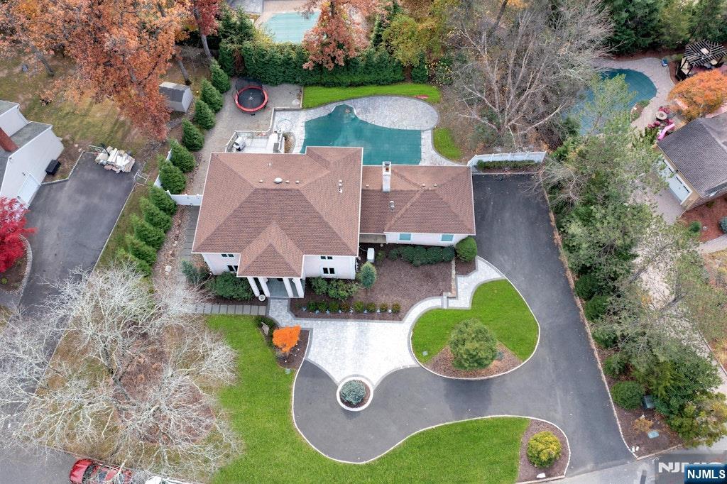 565 Faletti Way