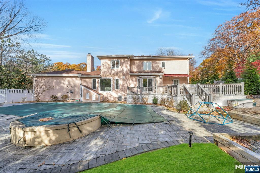 565 Faletti Way